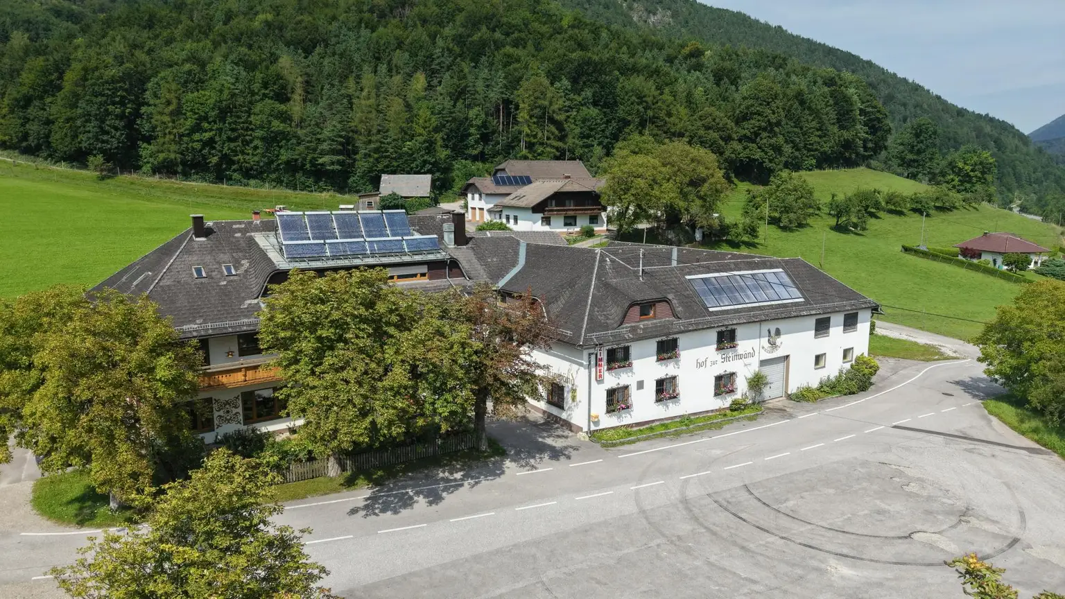 "Hof zur Steinwänd" Gasthof und Bauernhof mit Fremdenzimmern - Wald und Wiesen!