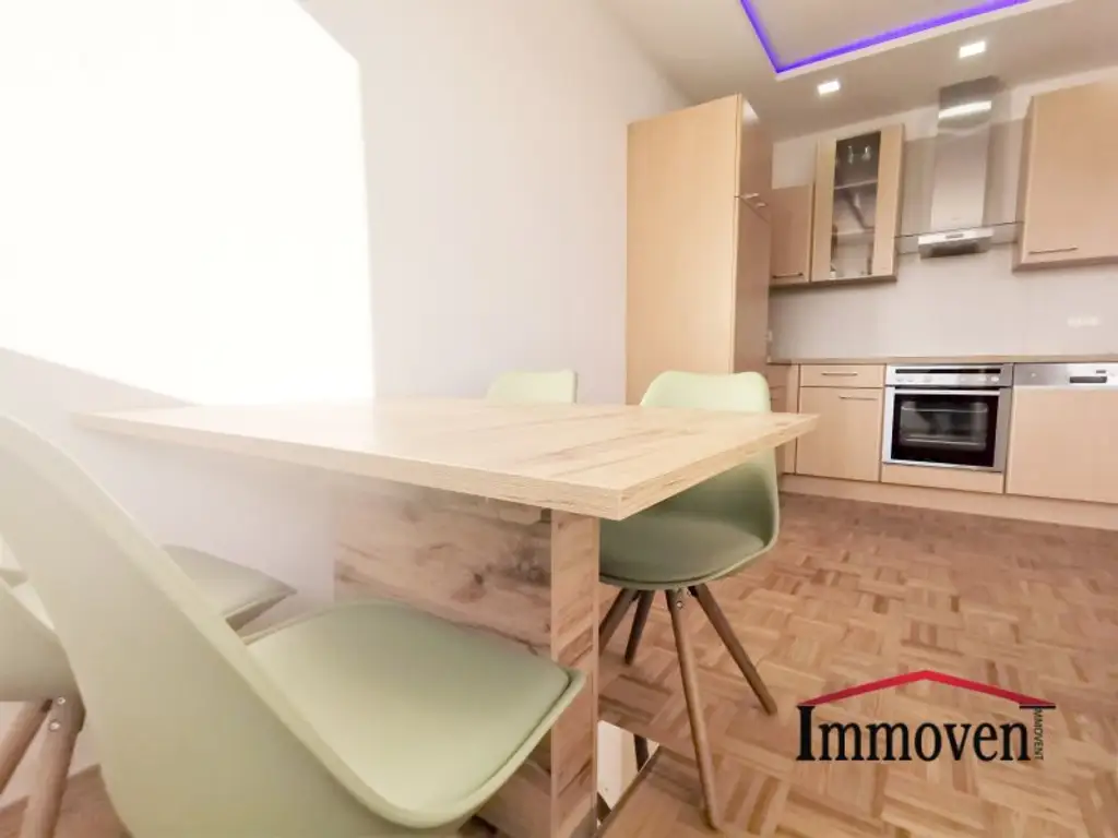 Koffer packen, Bett mitnehmen und fertig - Fernseher und Kaffemaschine sind schon da!