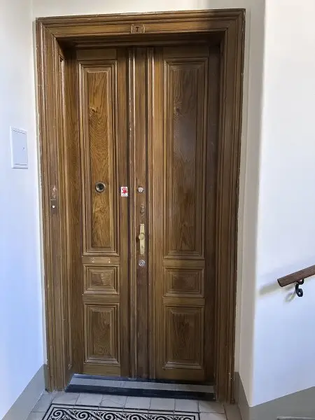 TOLLER ALTBAU - SCHÖNE WOHNUNG IM ALTWIENER STIL - ZUM SANIEREN