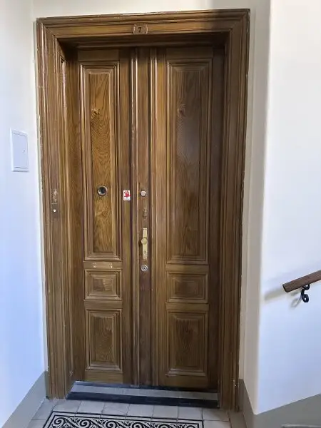 TOLLER ALTBAU - SCHÖNE WOHNUNG IM ALTWIENER STIL - ZUM SANIEREN