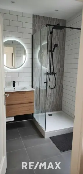 Badezimmer möbliert