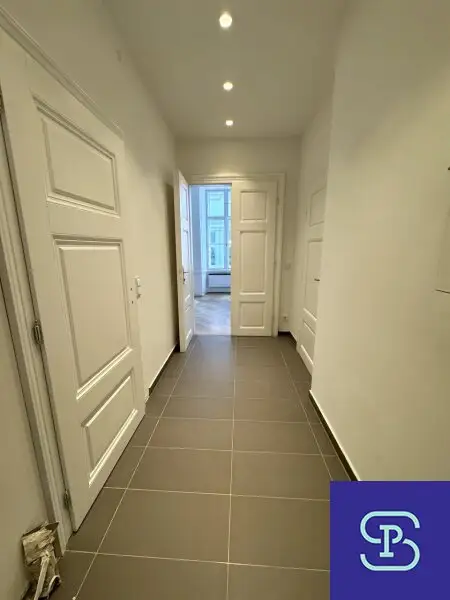 Provisionsfrei: Renovierter 46m² Altbau-Erstbezug mit Einbauküche - 1010 Wien