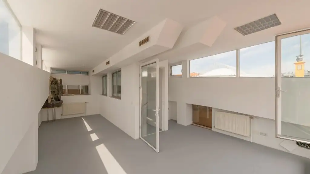 " Lagerhallen " Büroflächen " Freiflächen " UNBEFRISTET "