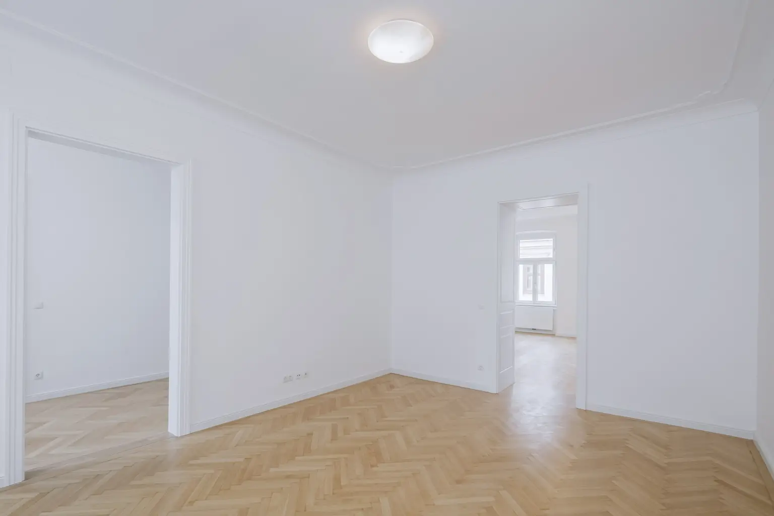 Wunderschöne Stil-Altbau Wohnung 106m² 3.Liftstock  in Toplage 1070 Wien !