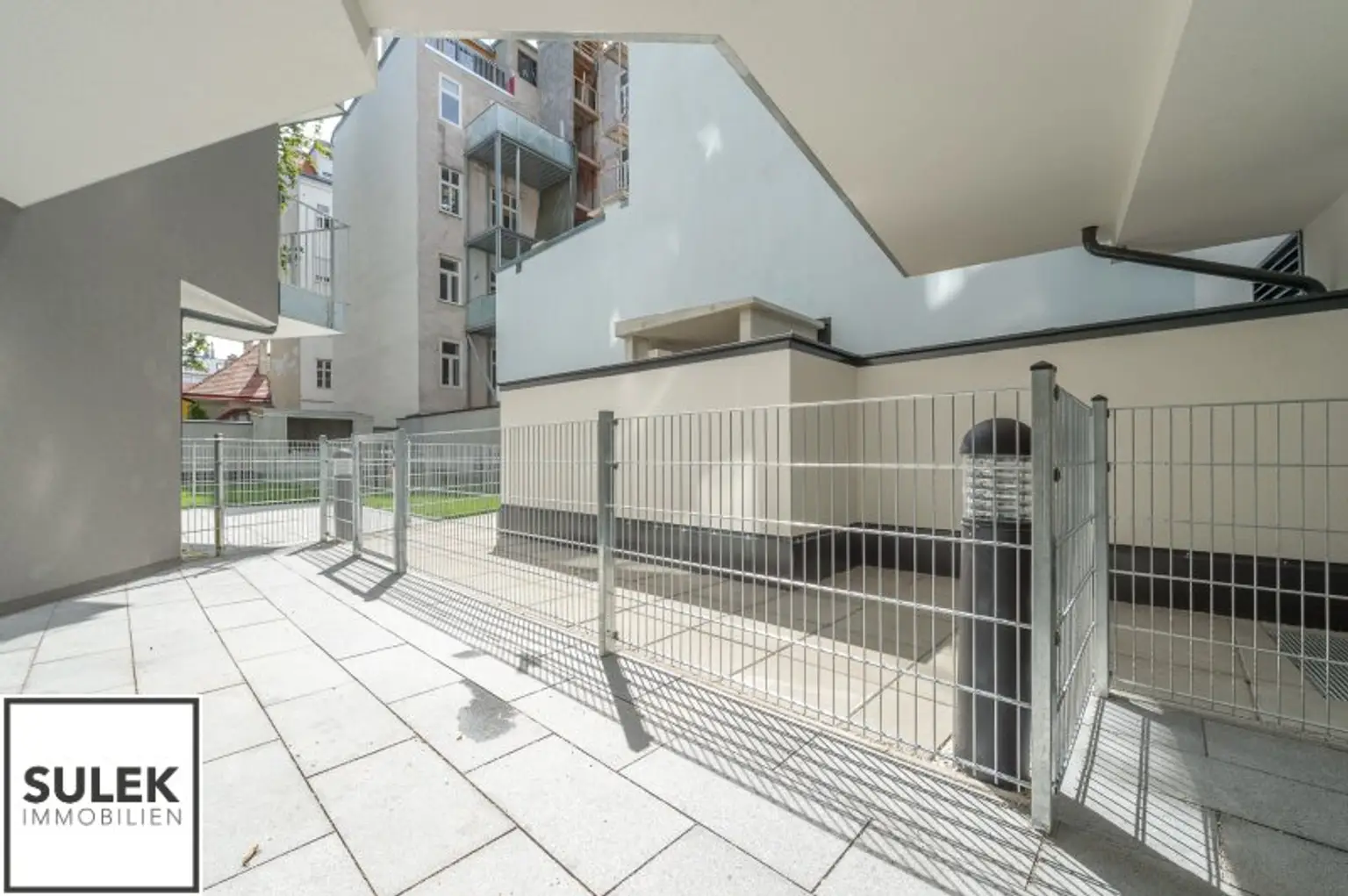 Ab Mitte Dezember  verfügbar ~ moderne 3 Zimmer Neubauwohnung mit Innenhof-Terrasse in beliebter Lage ~ Kaiserstraße U6 nähe!