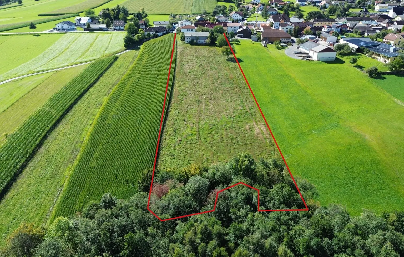 Wohnhaus mit großem Wirtschaftsgebäude auf ca. 1,4 ha Grund