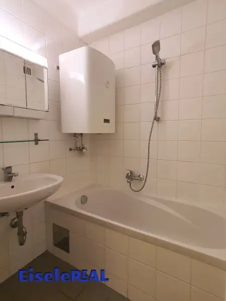 SINGLE/Pärchen-Wohnung  - Innenhof-RUHELAGE!!
