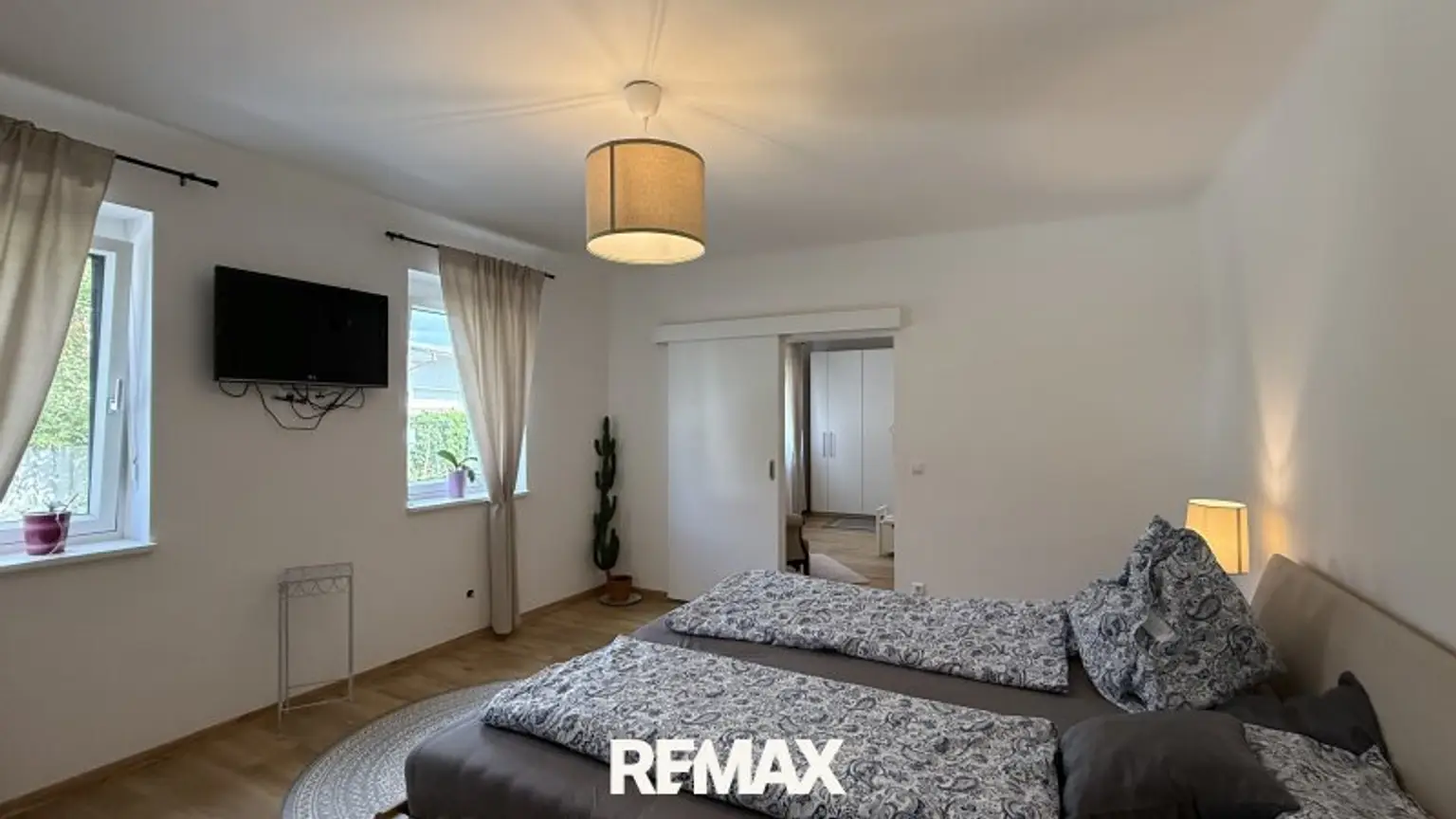 Elternschlafzimmer mit Schrankraum