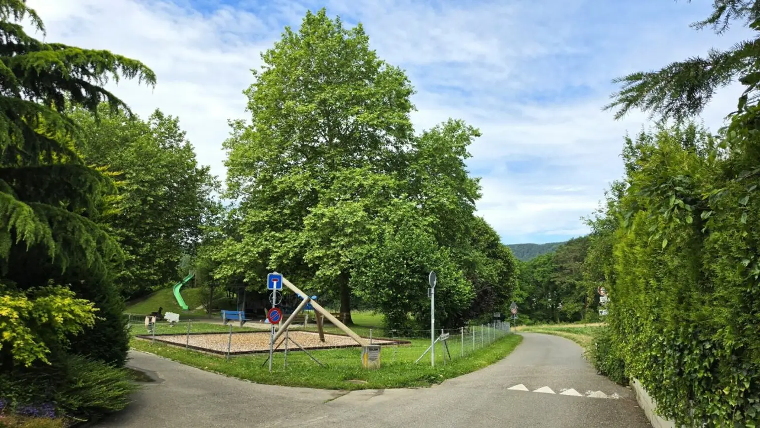 Grosszügigies Einfamilienhaus mit grossem Garten und Weitblick