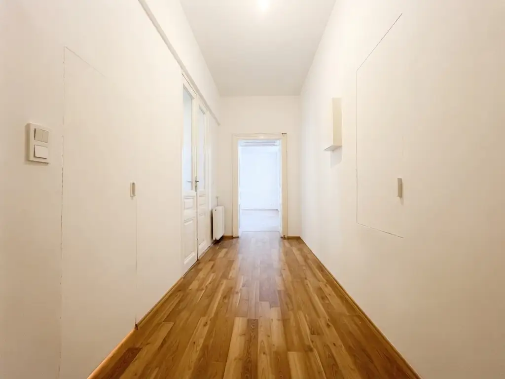 Charmante 2 Zimmer Altbauwohnung