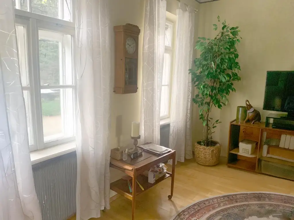 Gediegene Stadtvilla in gutem Originalzustand mit schönem Garten