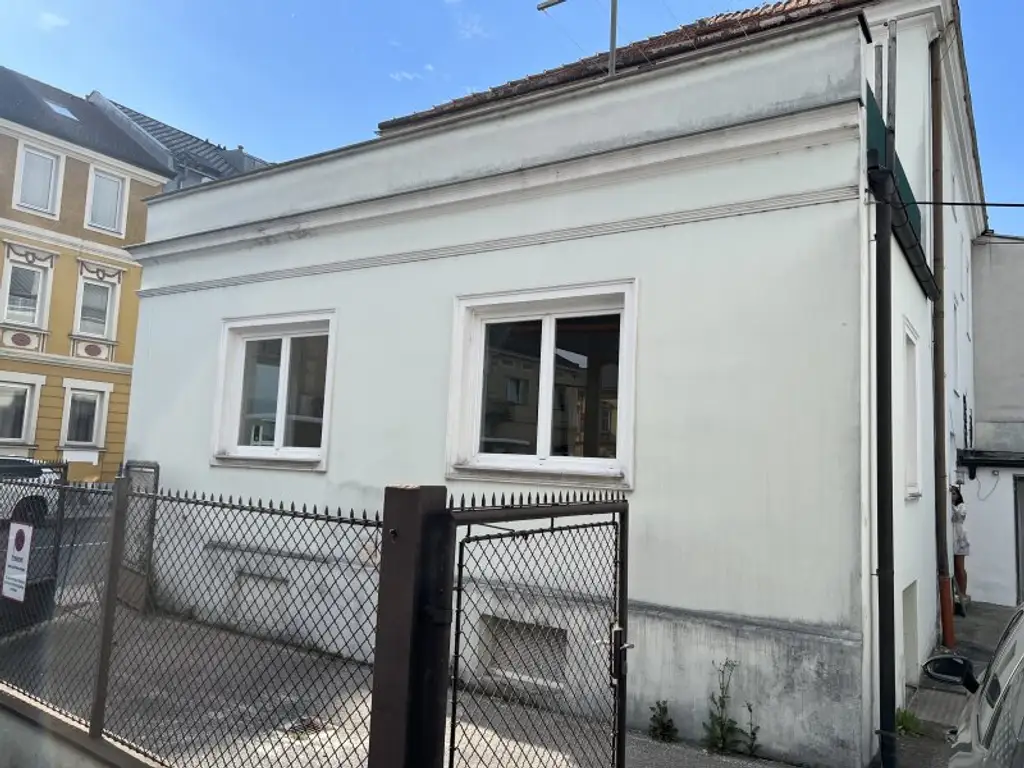 Attraktive Büro/Praxis in Wels: 7 Zimmer, Terrasse, Garage & Stellplätze! Ideal für Profis!