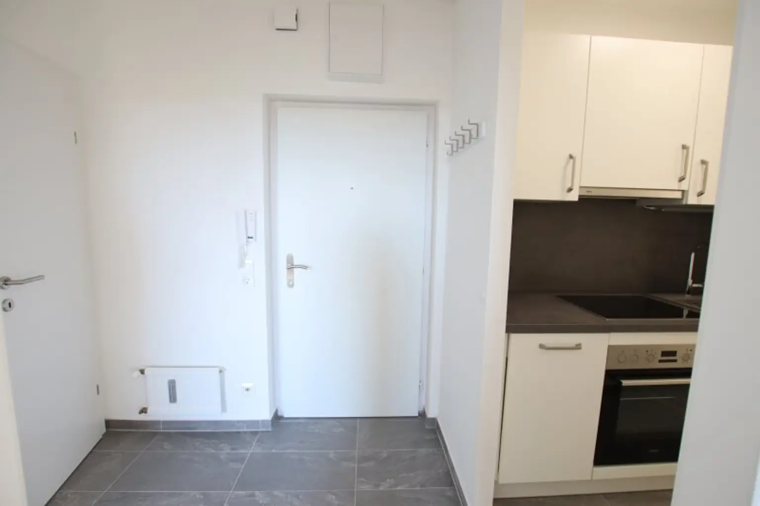 Kernsanierte und schöne 2 Zi Wohnung im 5. und letzten OG mit Garage in Klagenfurt - Karl-Landsteiner-Gasse