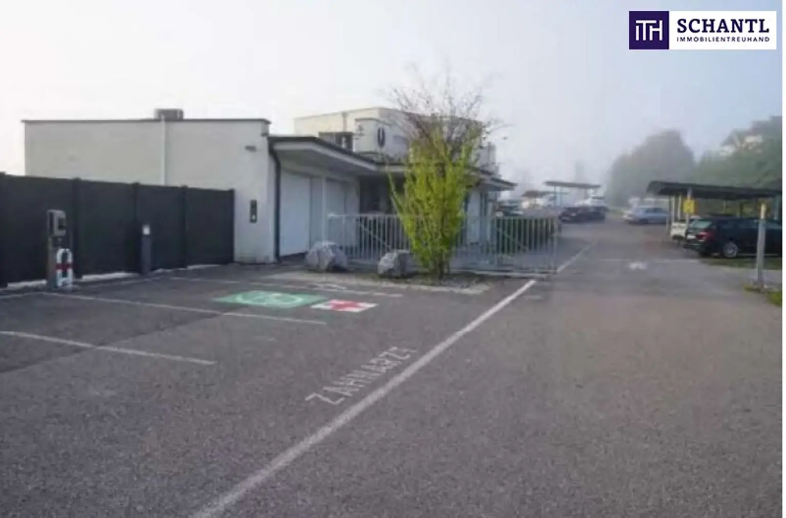 TOP Anlageobjekt in Feldkirchen bei Graz! Modernes Wohn- und Ordinationshaus mit Zahnarztpraxis im Erdgeschoss und großzügiger Mietwohnung im Obergeschoss!