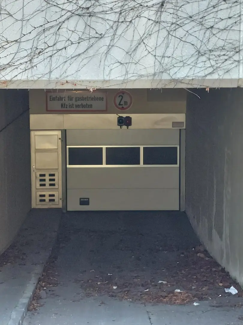 Geschäfts- Büro- und Wohnhaus