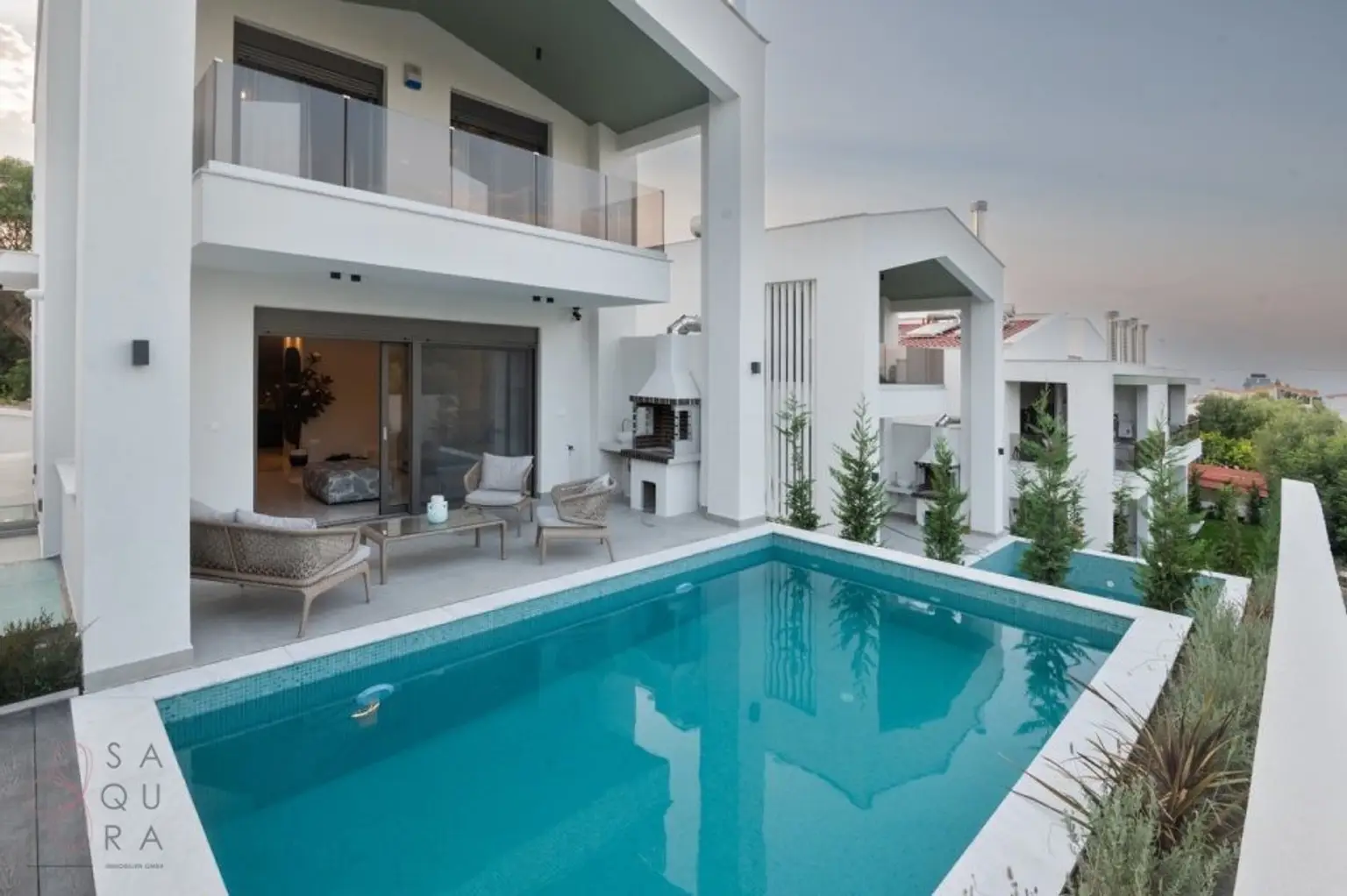 Exklusive Neubau-Maisonette in Polihrono – Drei Etagen moderner Luxus am Meer