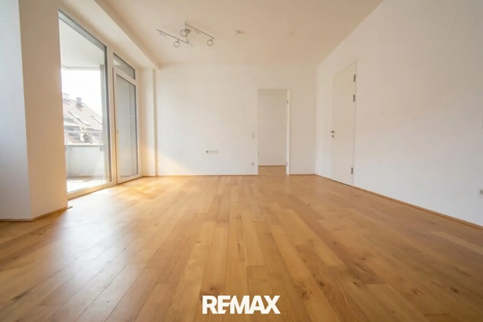 Wohnbereich mit Ausgang zum Balkon/Loggia