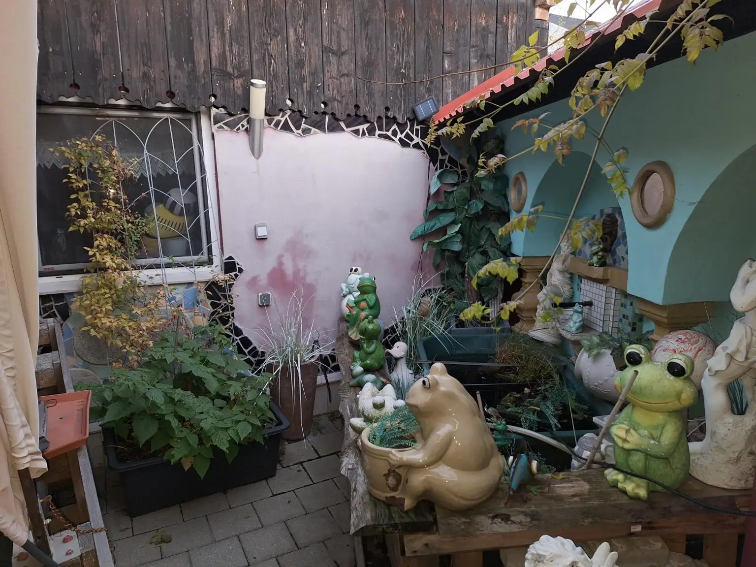 Villa Kunterbunt für Heimwerker / interessantes, kreatives und fröhliches Einfamilienhaus mit 5 Zimmern in ruhiger Seitengasse.