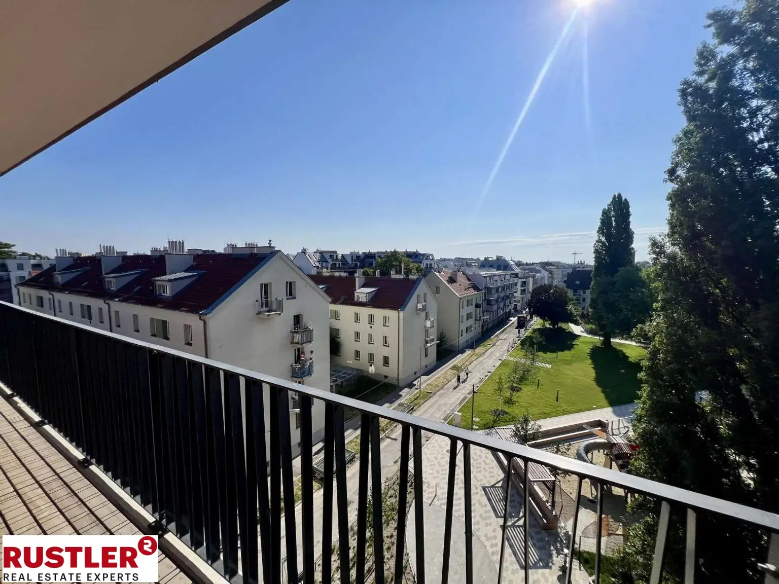 **ATTEMSGARTEN - HOCHWERTIGE 4 Zi WOHNUNG INKL. KÜCHE - 2 TERRASSEN - 2 BÄDER UND FITNESS**
