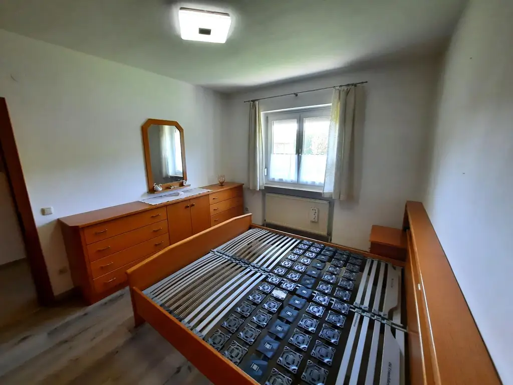 Vollunterkellerter Bungalow mit großem sonnigen Grundstück