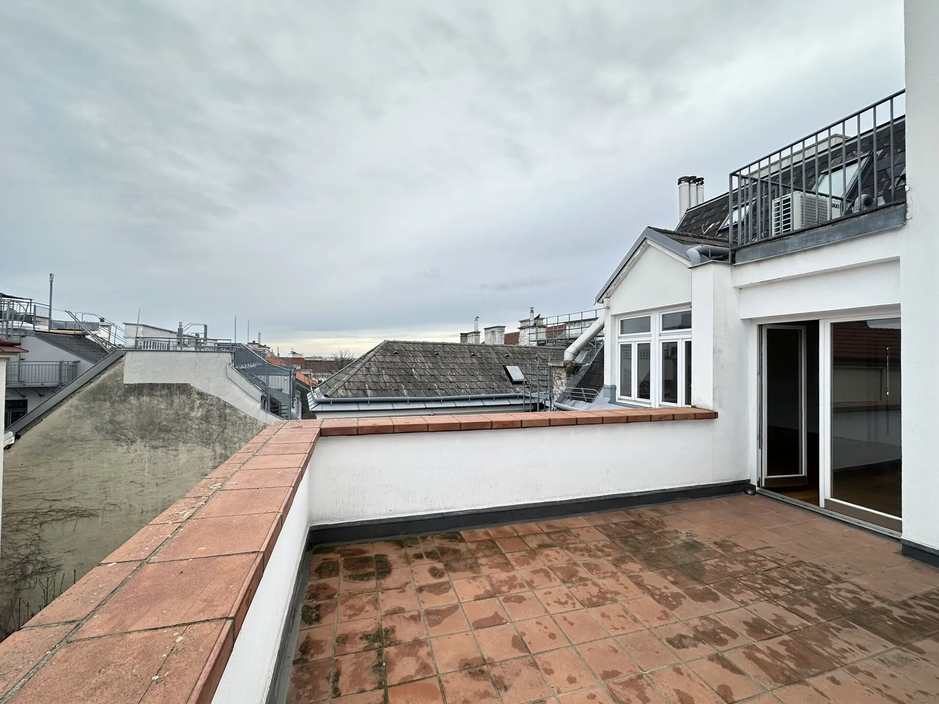 20251211_124141655_iOS