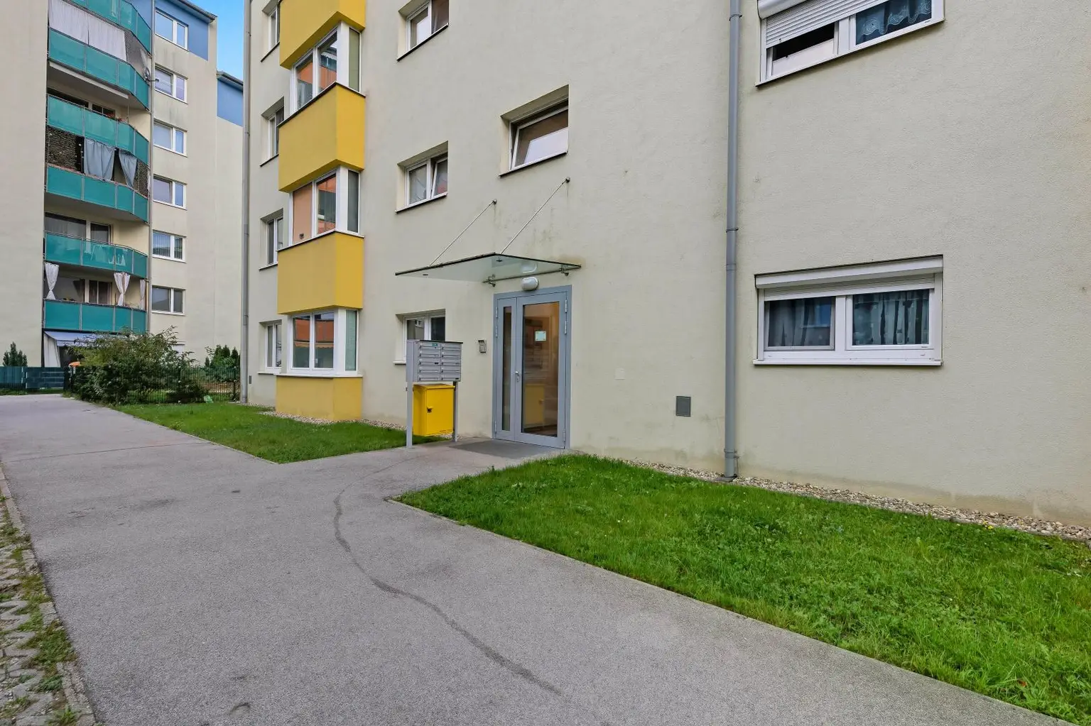Neuwertige 4-Zimmer Wohnung mit Terrasse und Tiefgaragenplatz in Korneuburg!