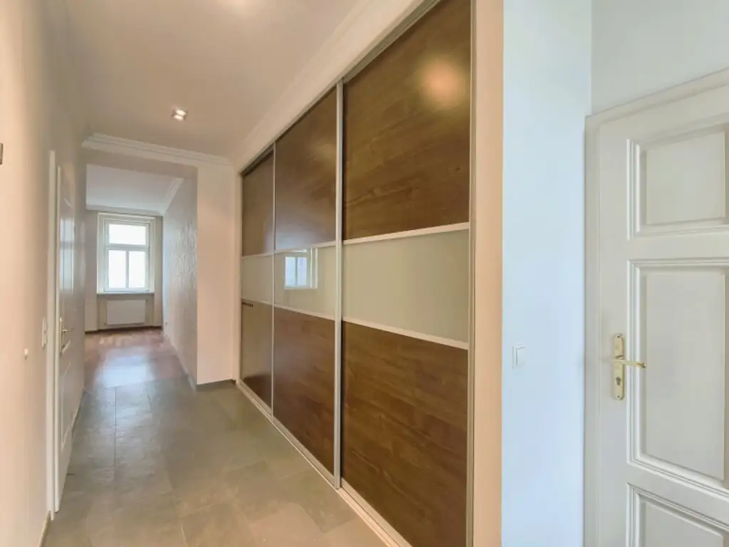 Geräumige 2 Zimmer im stilvollen Altbau - Zentrale Lage Pilgramgasse, 1050 Wien - U4 Fußläufig