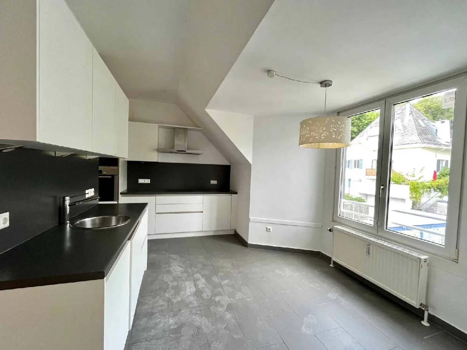 4 Zimmer Dachgeschoß mit Loggia und Grünblick