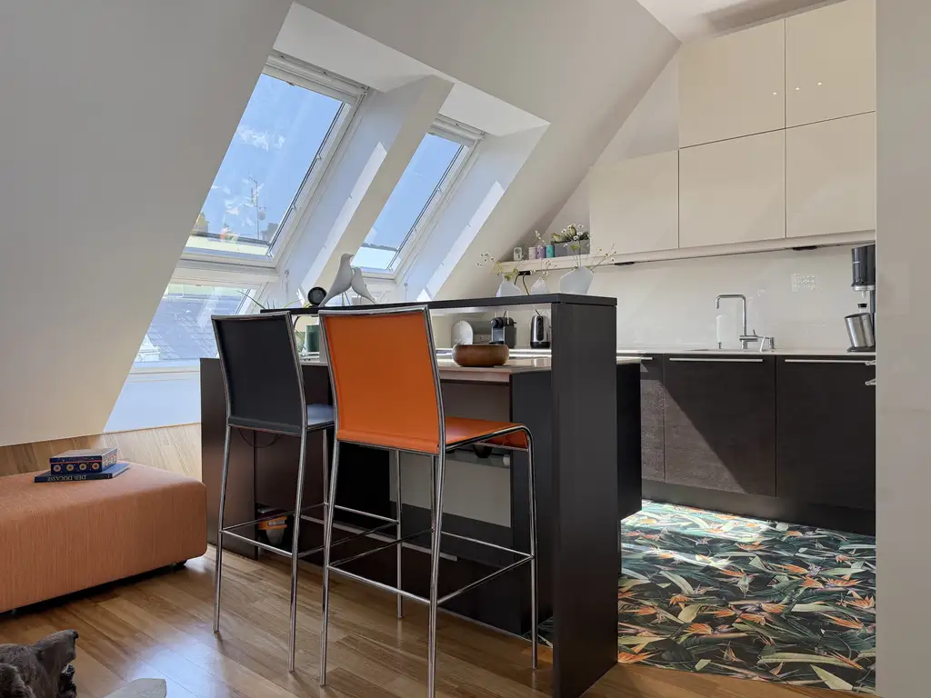 Grüner Dachgarten mit Blick über Wien I exklusive DG - Wohnung I Großzügige Fensterflächen mit Rollläden I Klimaanlage