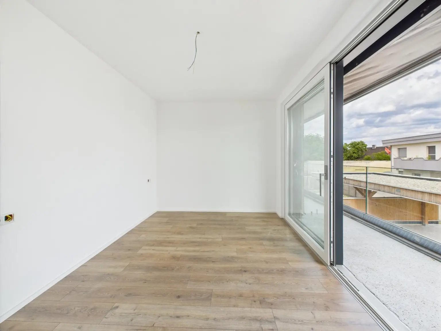 WELS-WEST: Ihr neues Smart Home mit Salzwasserpool, Carport & exklusiver Ausstattung