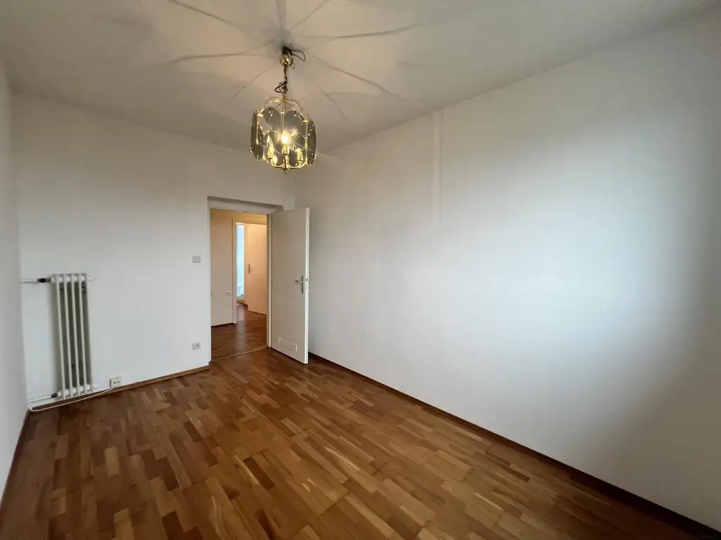 Sanierte 4-Zimmer-Wohnung mit 2 Balkonen und traumhaftem Blick über Graz inkl. Stellplatz