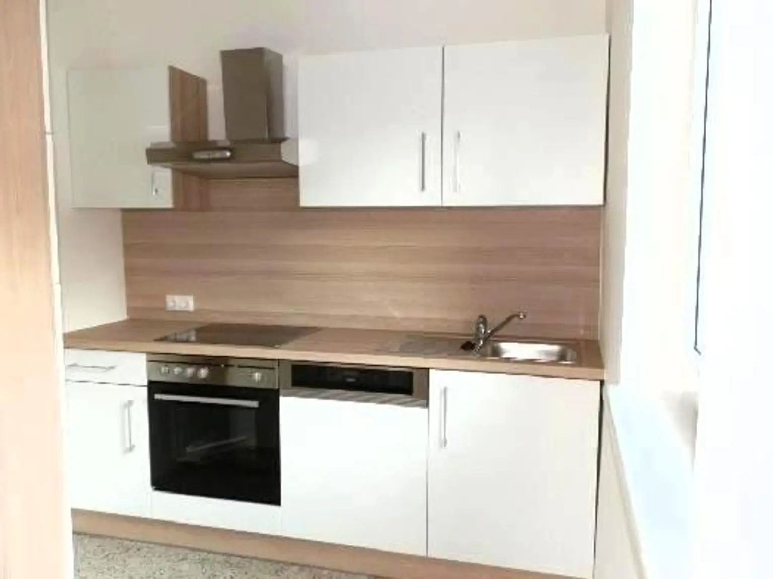 Küche mit E-Geräten ohne Ablöse