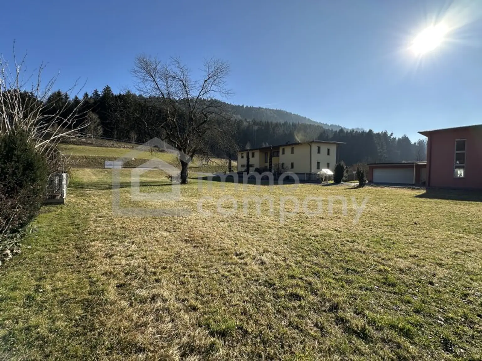 Baugrundstück Göfis, gesamt 1.579 m2, davon sind 500 m2 Bauland bereits verkauft. Flexible Grundstücksteilung des verbleibenden Baugrundstückes von ca. 1.079 m2 möglich (2 weitere von insgesamt 3 Bauparzellen oder gesam…