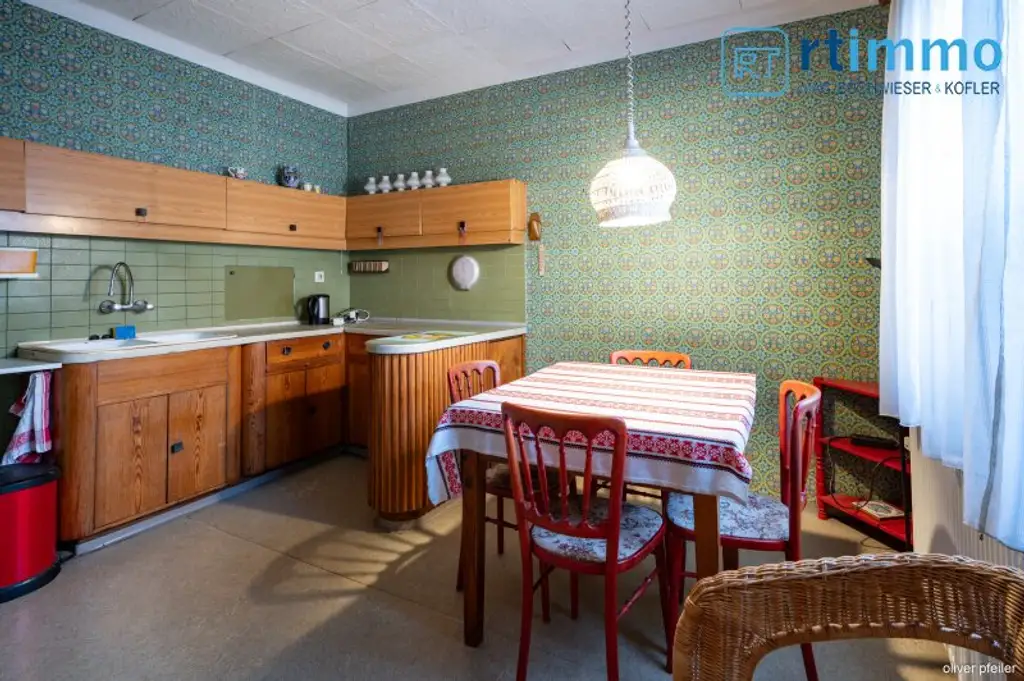 Einfamilienhaus in Stockerau mit schönem Grund - Nähe Freibad.