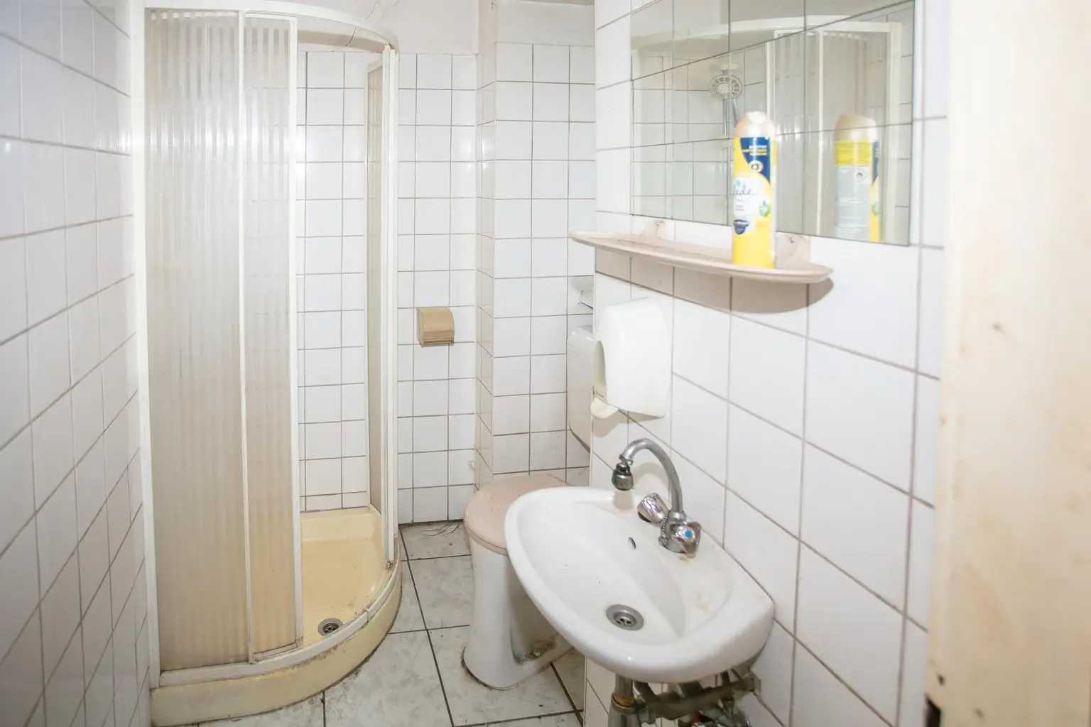 Kleines Haus mit uneinsehbaren Garten