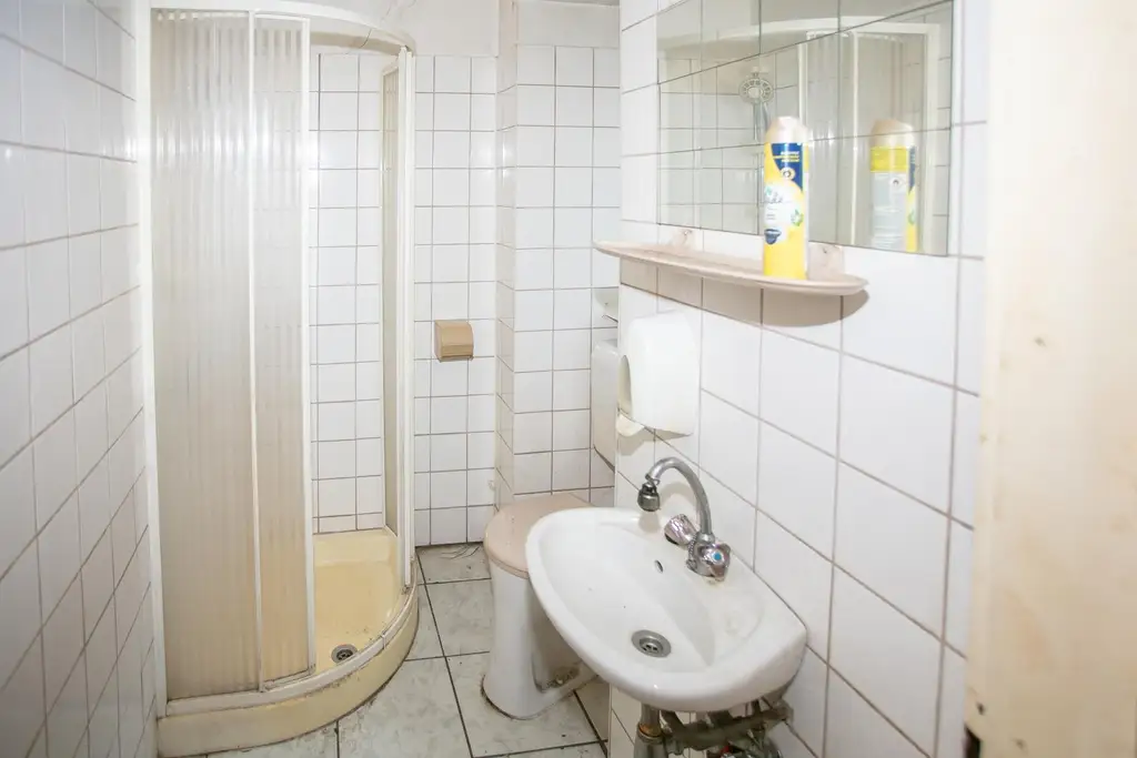 Kleines Haus mit uneinsehbaren Garten