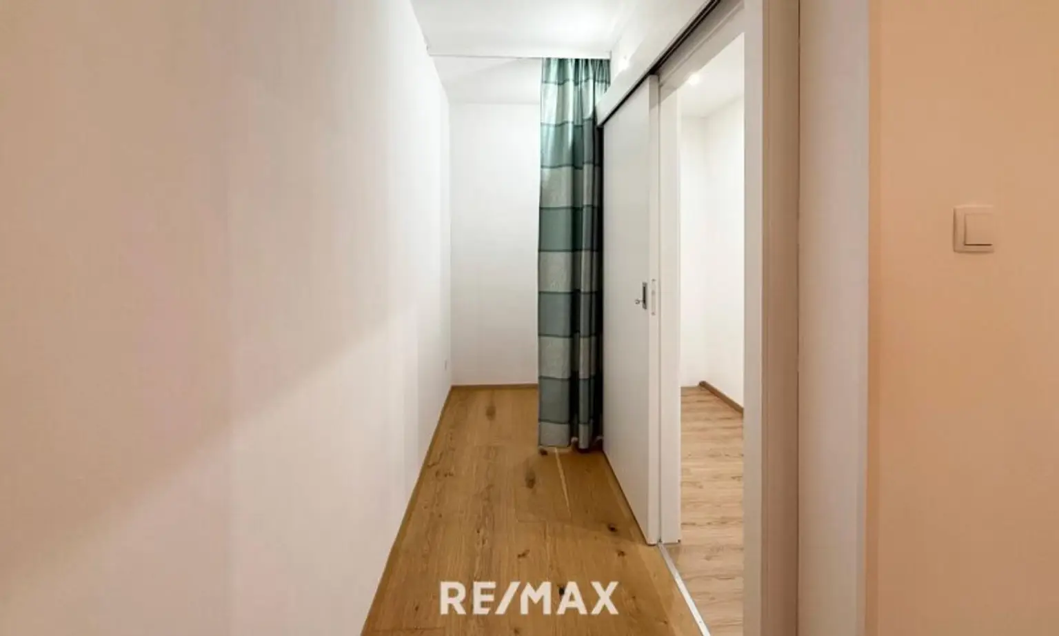 Wunderschöne top sanierte 2 Zimmerwohnung! 4% Rendite für Anleger!