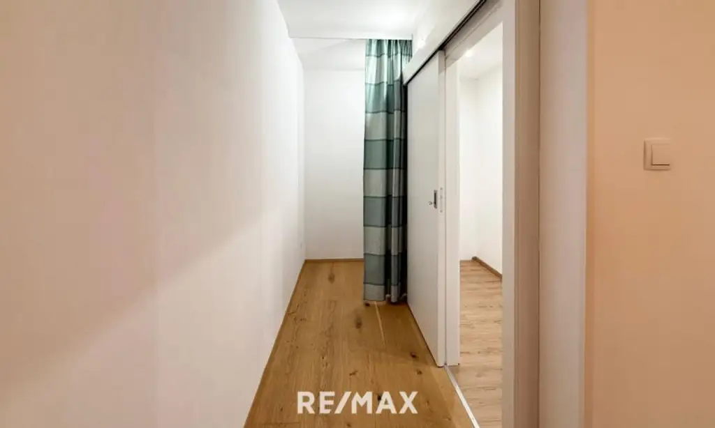 Wunderschöne top sanierte 2 Zimmerwohnung! 4% Rendite für Anleger!