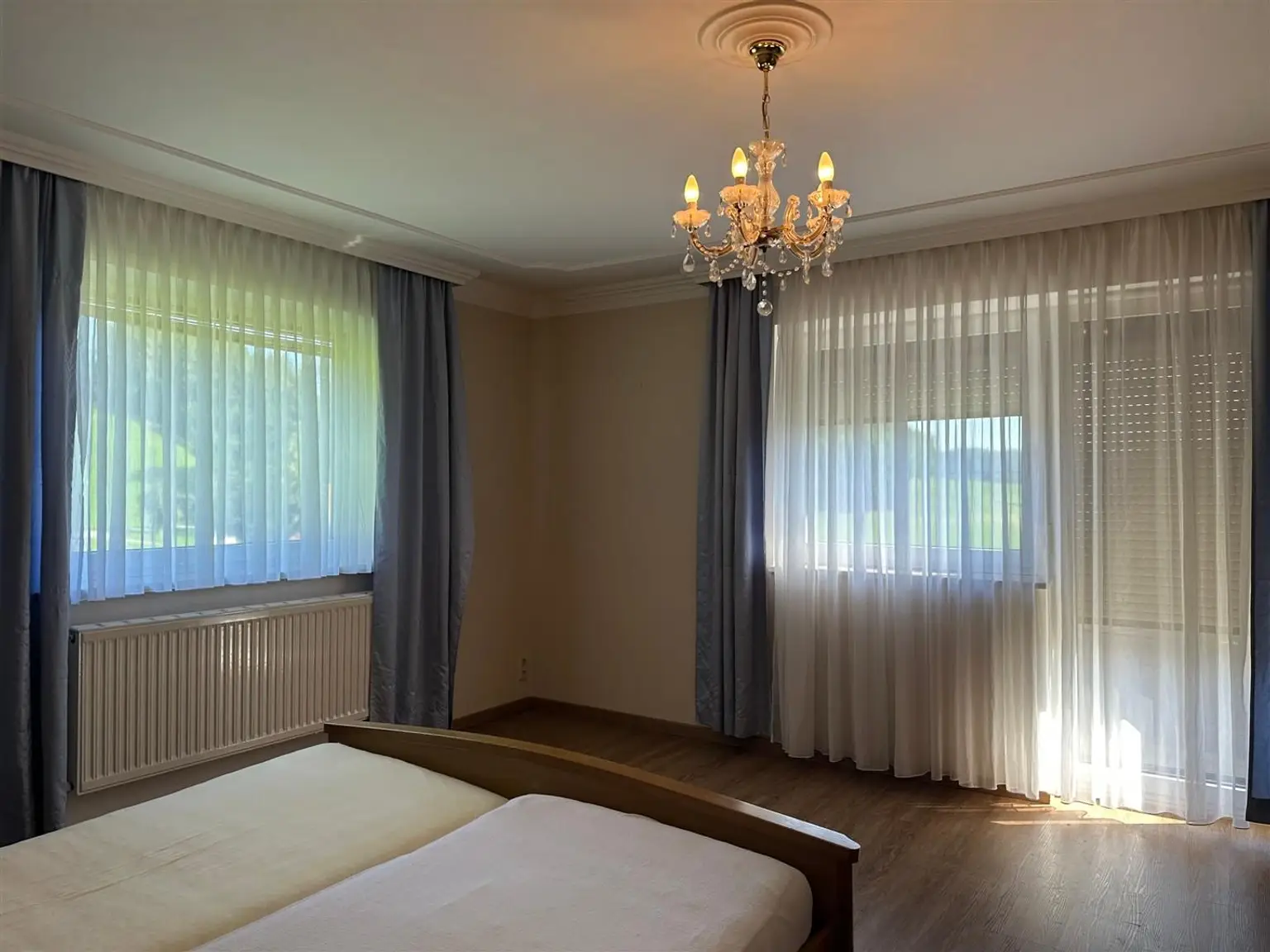 Einfamilienhaus mit Nebengebäude in ruhiger Lage