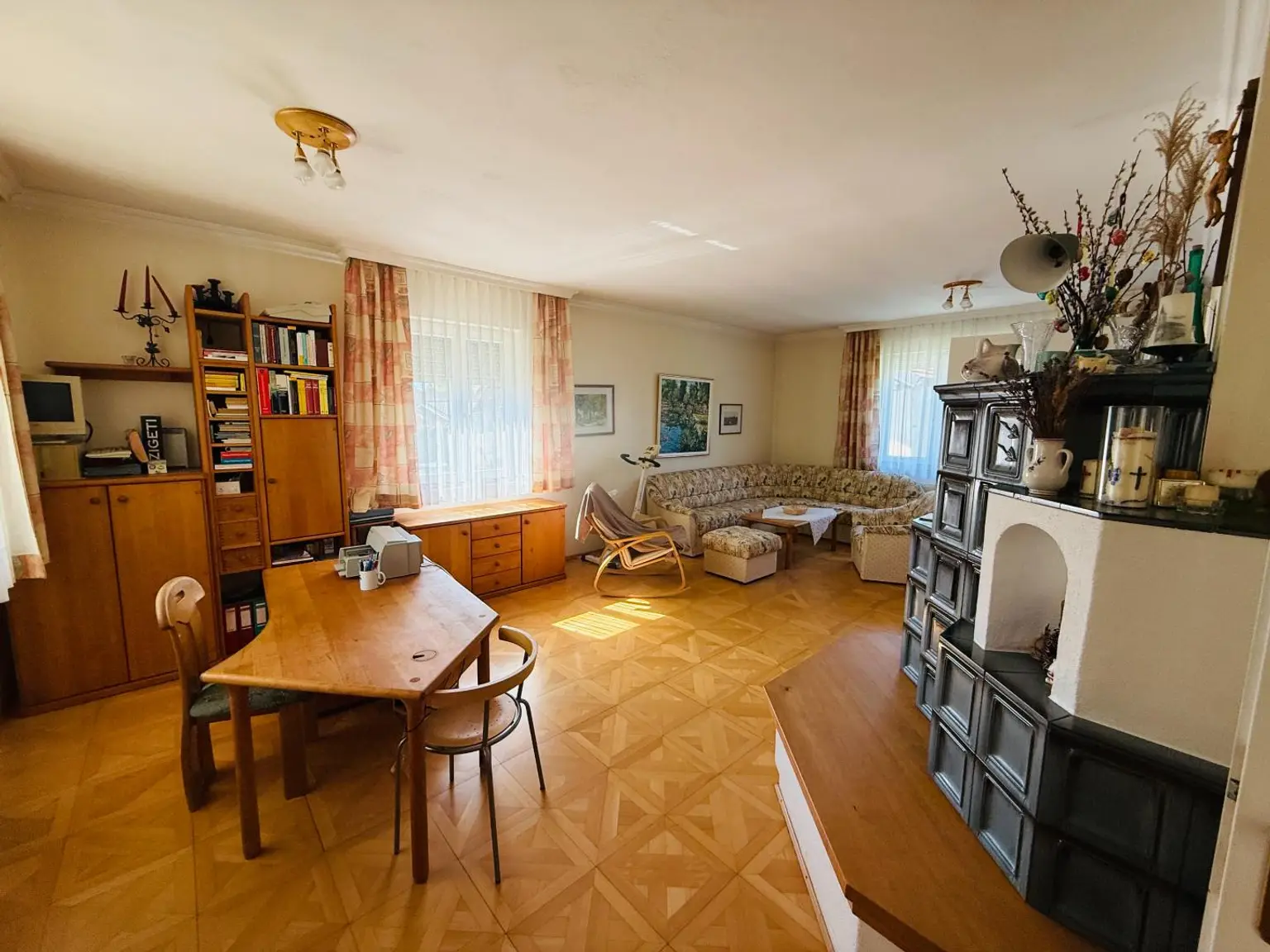 EG 2 Wohneinheit Blick durch das Wohnzimmer