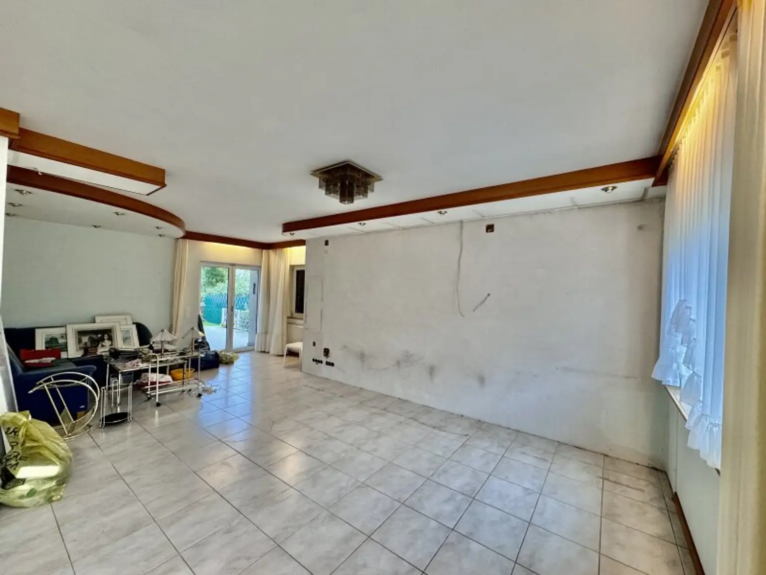 IHR NEUES ZUHAUSE - GROßZÜGIGES EINFAMILIENHAUS MIT SWIMMINGPOOL IN FLORIDSDORF