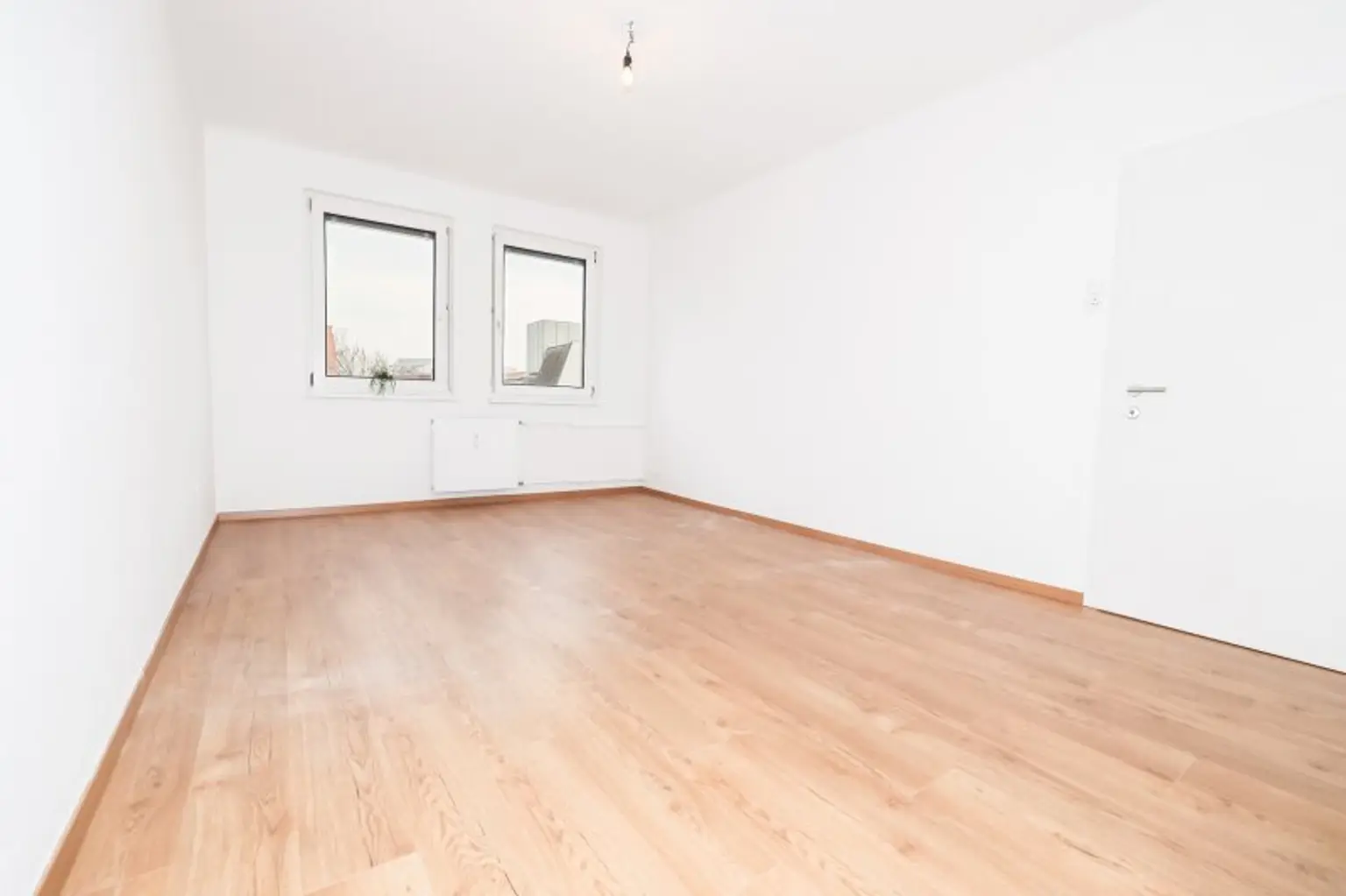 !! WOW !! I TOP-GRUNDRISS I BALKON I BADEWANNE I MODERN SANIERT I OFFENE KÜCHE I 4. STOCK MIT LIFT I HAUSTIERE WILLKOMMEN I PROJEKT WOHNEN I