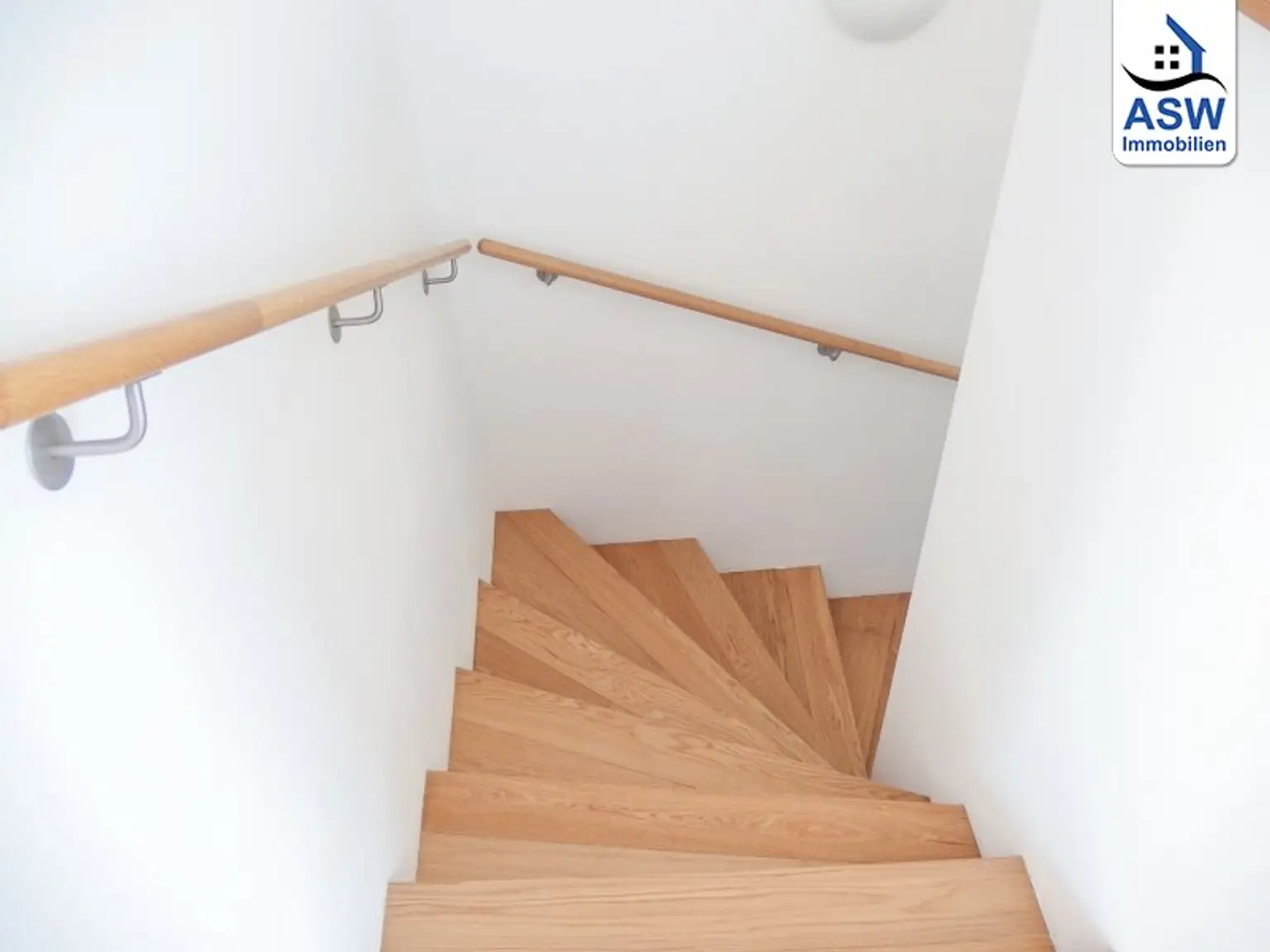 Schöne 2-Zimmer-Maisonettewohnung mit großzügiger Dachterrasse