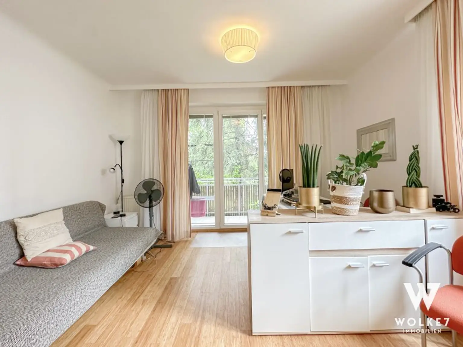 Helle 2-Zimmer-Wohnung mit Ost-Loggia und Gartenblick | 2024 saniert