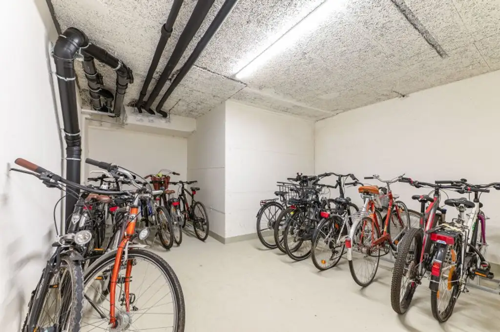 Ab Oktober! Erstbezug! Klimatisierte 2-Zimmer-Balkonwohnung inkl. Stellplatz zu vermieten!