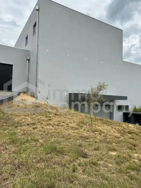 Traumvilla in Castelo de Paiva: Neuwertig, 600m², 5 Zimmer – Ihr neues Zuhause für 1,2 Mio. €!