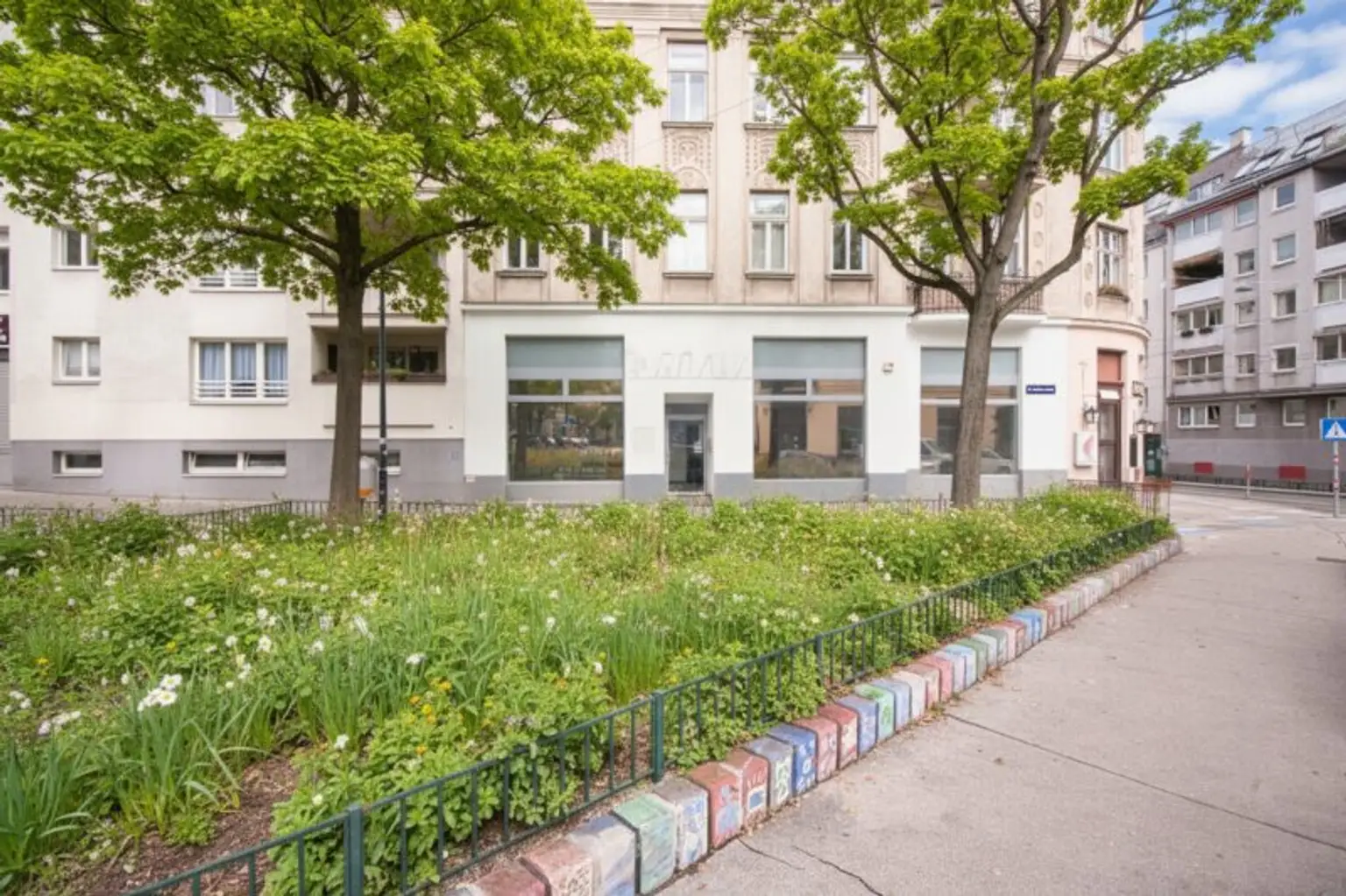 Attraktives, helles Geschäftslokal zur vielseitigen Nutzung mit guter Sichtbarkeit | flexibler Grundriss | leerstehend