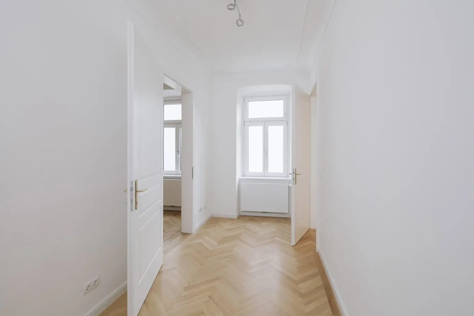 Wunderschöne Stil-Altbau Wohnung 106m² 3.Liftstock  in Toplage 1070 Wien !