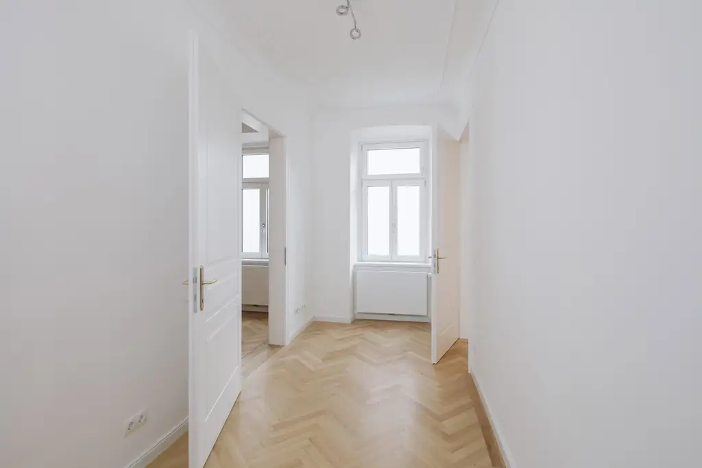 Wunderschöne Stil-Altbau Wohnung 106m² 3.Liftstock  in Toplage 1070 Wien !