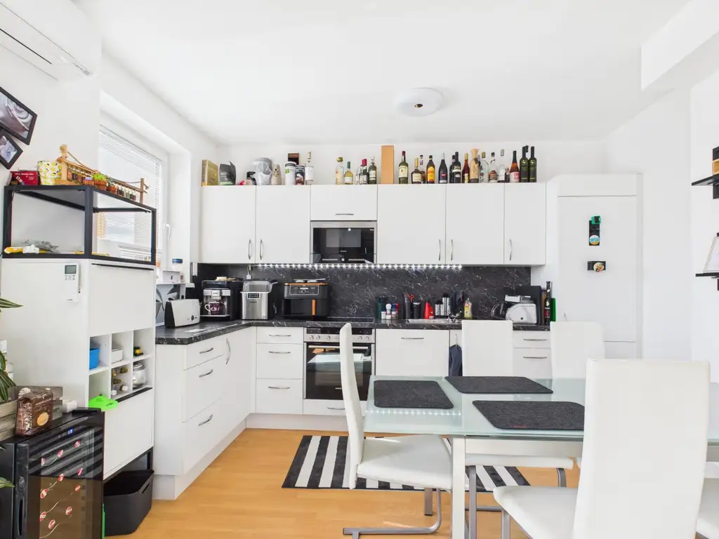 Moderne Eigentumswohnung mit 28 m² Dachterrasse in bester Lage